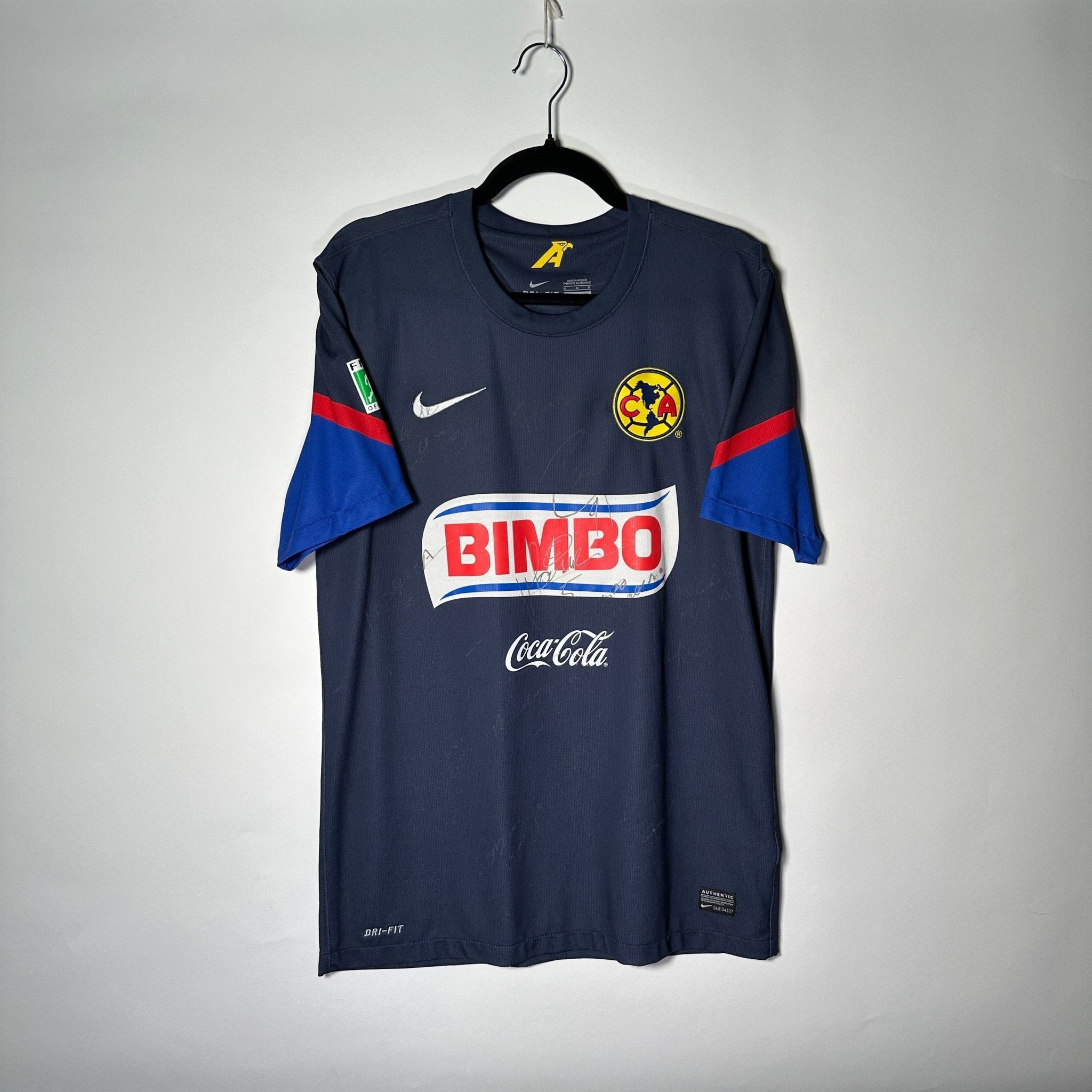 Club América Visita 2012 - Dorsal Juan Carlos Medina (Autografiada por el plantel) - YaelitoMix