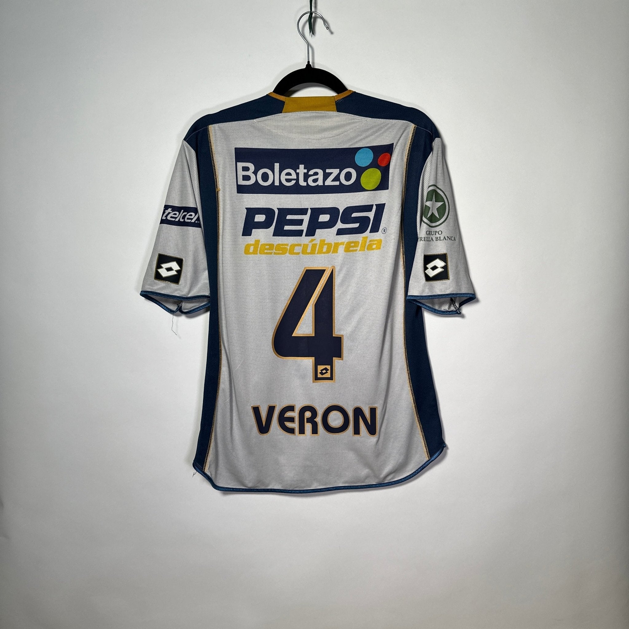 Pumas UNAM Local 2004 - Dorsal Verón - Talla L/G - YaelitoMix